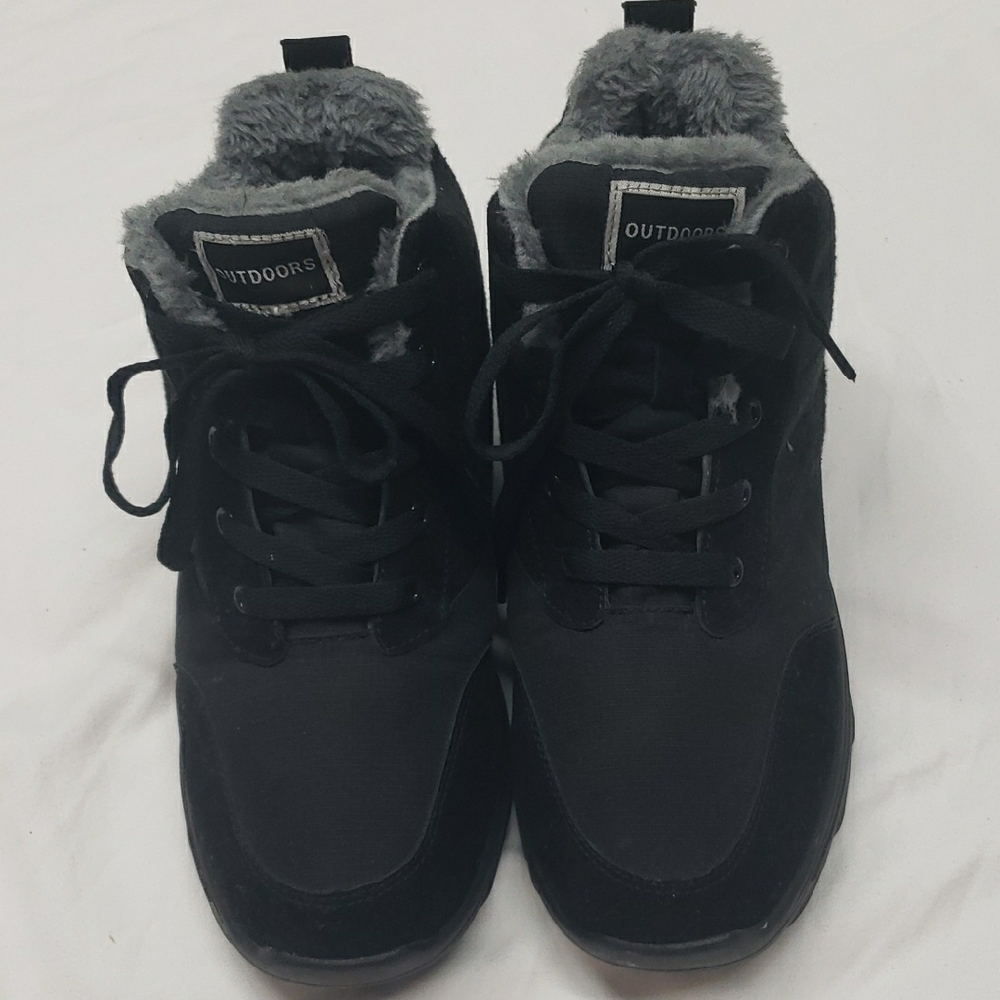 Black Outdoor Winter Boots with Faux Fur Lining